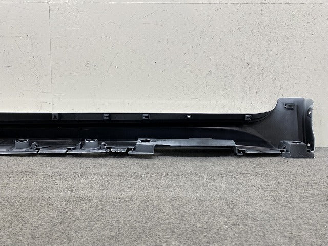 カローラ スポーツ 210系 NRE210H/NRE214H/ZWE211H/ZWE213H 純正 右 サイドステップ/サイドスカート RH 75850-12090 ホワイト 089(151737)