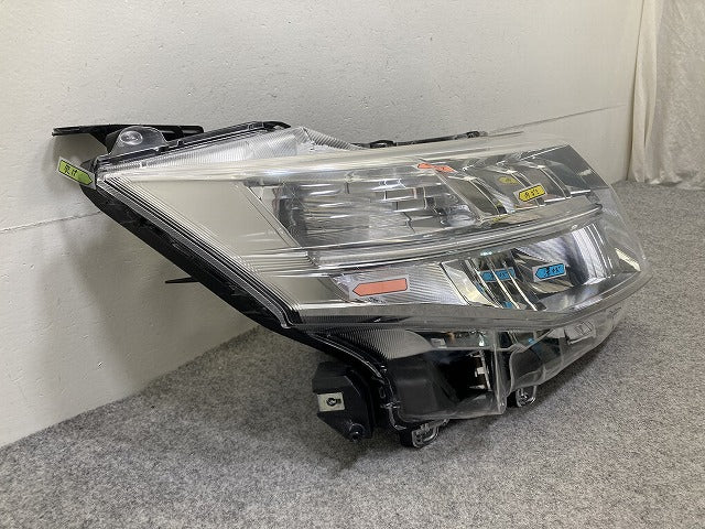 ルーミー M900A/M910A 純正 前期 右 ヘッドライト/ランプ レベライザーLED 刻印DF RH STANLEY W3918 トヨタ(151745)