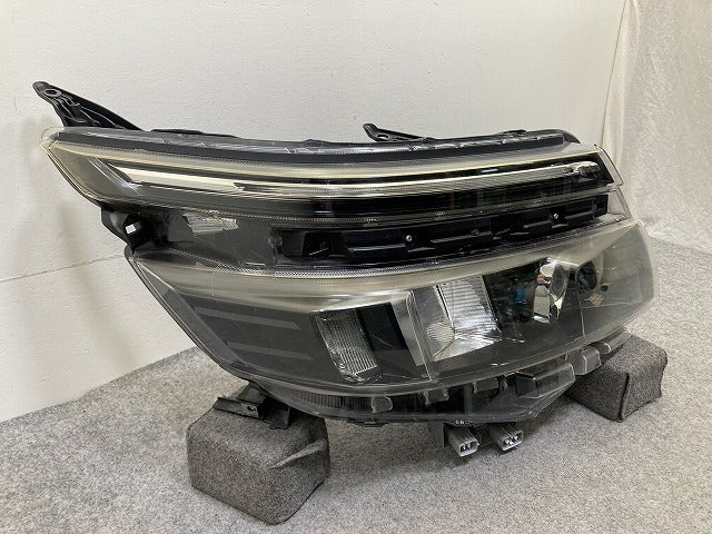 ヴォクシー VOXY 80系 ZRR80 ZRR85 ZWR80 純正 前期 右 ヘッドライト/ランプ レベ LED 刻印L ICHIKOH 28-229 821130-28D21(151749)
