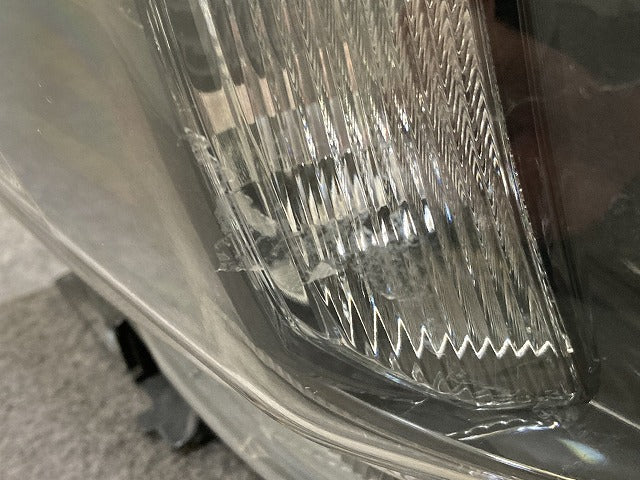 ヴォクシー VOXY 80系 ZRR80 ZRR85 ZWR80 純正 前期 右 ヘッドライト/ランプ レベ LED 刻印L ICHIKOH 28-229 821130-28D21(151749)