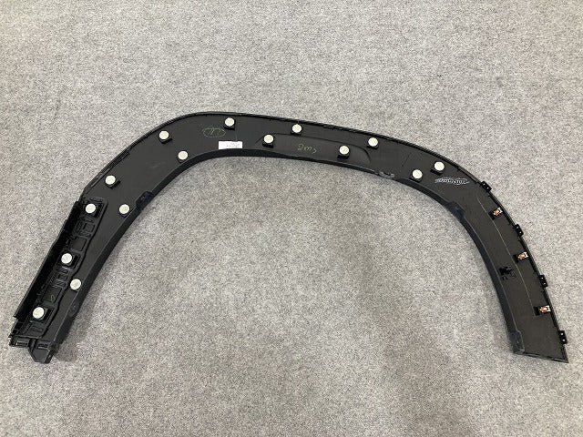 フロンクス WDB3S 純正 左 フロント フェンダーアーチモール/オーバーフェンダー 77221-74T0 スズキ(151764)