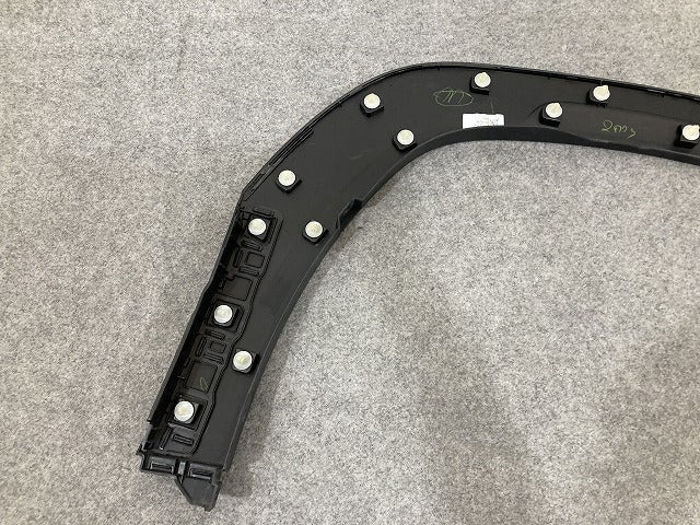 フロンクス WDB3S 純正 左 フロント フェンダーアーチモール/オーバーフェンダー 77221-74T0 スズキ(151764)