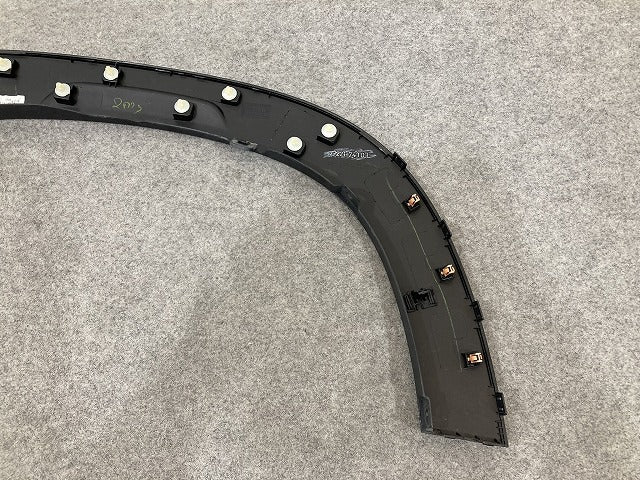 フロンクス WDB3S 純正 左 フロント フェンダーアーチモール/オーバーフェンダー 77221-74T0 スズキ(151764)