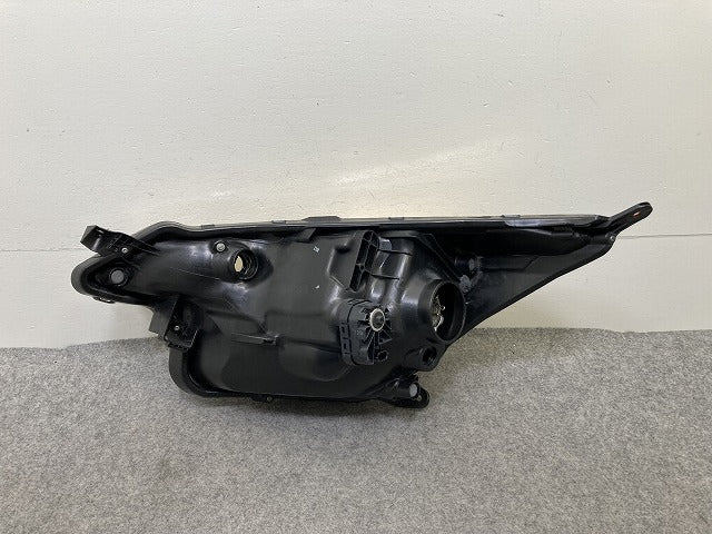 ラクティス NCP120/NCP125/NSP120 純正 右 ヘッドライト/ランプ レベライザー AFS無ハロゲン ICHIKOH 52-211 トヨタ(151790)