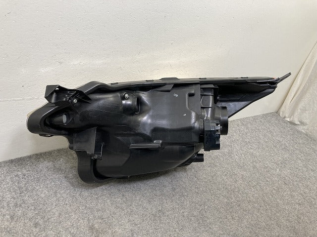 ラクティス NCP120/NCP125/NSP120 純正 右 ヘッドライト/ランプ レベライザー AFS無ハロゲン ICHIKOH 52-211 トヨタ(151790)