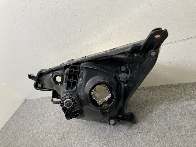 ラクティス NCP120/NCP125/NSP120 純正 右 ヘッドライト/ランプ レベライザー AFS無ハロゲン ICHIKOH 52-211 トヨタ(151790)