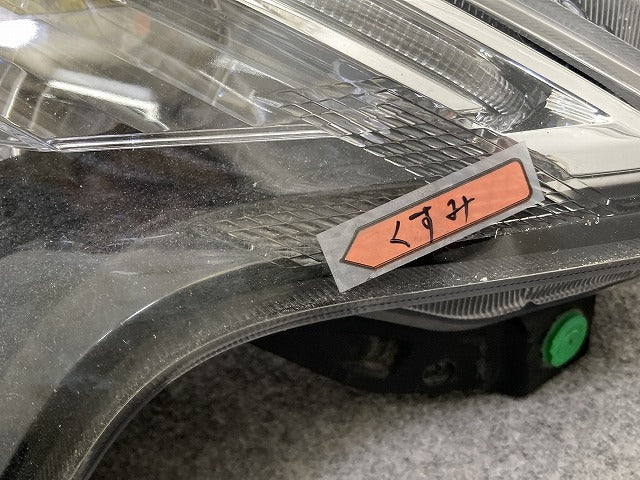 ノート/NOTE E12/NE12/HE12/ANE12 純正 後期 右 ヘッドライト/ランプ LED レベライザー 刻印D ICHIKOH 1934 日産(151837)