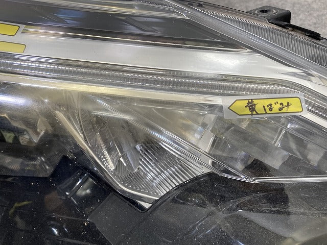 ノート/NOTE E12/NE12/HE12/ANE12 純正 後期 右 ヘッドライト/ランプ LED レベライザー 刻印D ICHIKOH 1934 日産(151837)