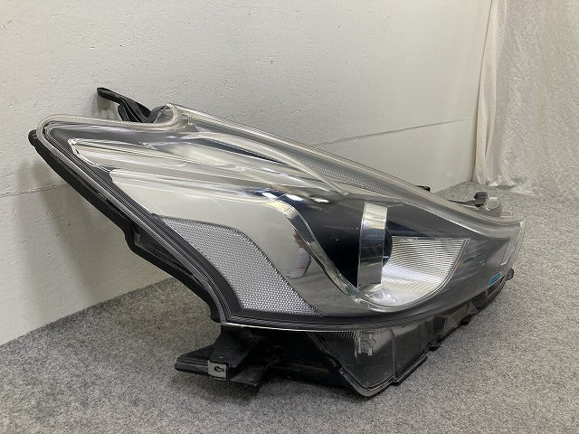 プリウスα/アルファ ZVW40W/ZVW41W 純正 後期 右 ヘッドライト/ランプ LED レベライザー 刻印A2 RH KOITO 47-65 素地 トヨタ(151839)