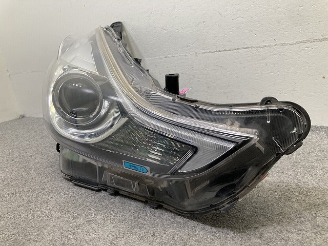 プリウスα/アルファ ZVW40W/ZVW41W 純正 後期 右 ヘッドライト/ランプ LED レベライザー 刻印A2 RH KOITO 47-65 素地 トヨタ(151839)