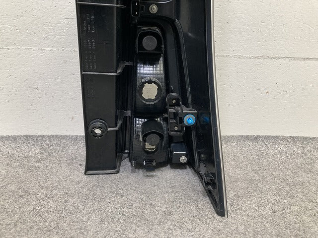 タント カスタム LA650S/LA660S 純正 左 テールランプ/ライト/レンズ LED 刻印C LH KOITO 220-69075 ダイハツ(151849)