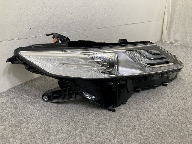 ジャンク!カムリ 70系 AXVH70/AXVH75 純正 後期 右 ヘッドライト/ランプ LED 刻印M RH KOITO 33-277 トヨタ(151854)