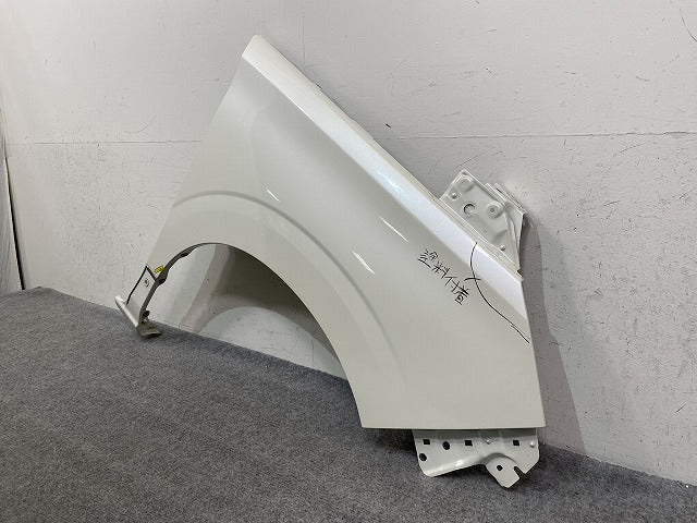 セレナ ハイウェイスター C27/GFC27/GFNC27 純正 右 フロント フェンダー RH ブリリアントホワイトパール QAB 日産(151870)