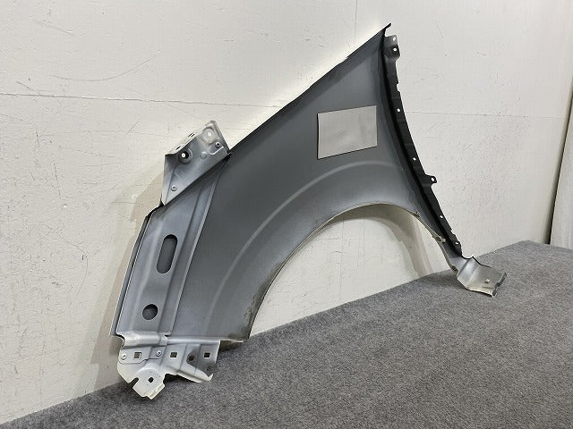 セレナ ハイウェイスター C27/GFC27/GFNC27 純正 右 フロント フェンダー RH ブリリアントホワイトパール QAB 日産(151870)