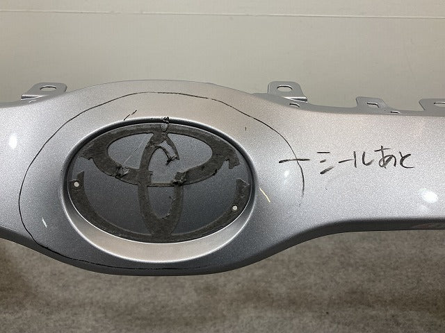 ヤリス KSP210/MXPA10/MXPA15/MXPH10/MXPH15 MXPH14/MXPH17 純正 フロント バンパー 52119-52E70/E80/E90 シルバー メタリック(151872)