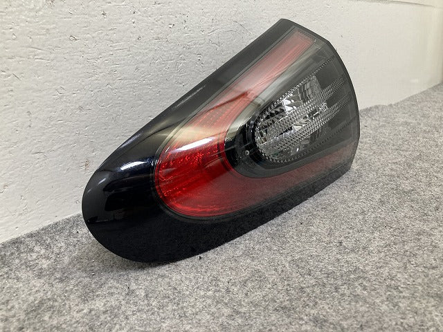 シエンタ 170系 NSP170G/NCP175G/NHP170G 純正 右 フィニッシャーランプ/テールランプ LED 刻印2 KOITO 52-286 81581-52330 トヨタ(151894)
