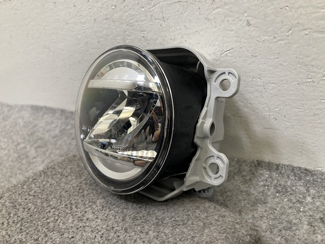 純正 左 フォグランプ/フォグライト LED KOITO 114-11092 81220-B2550 ダイハツ/トヨタ/ホンダ/スバル/スズキ 汎用(151911)