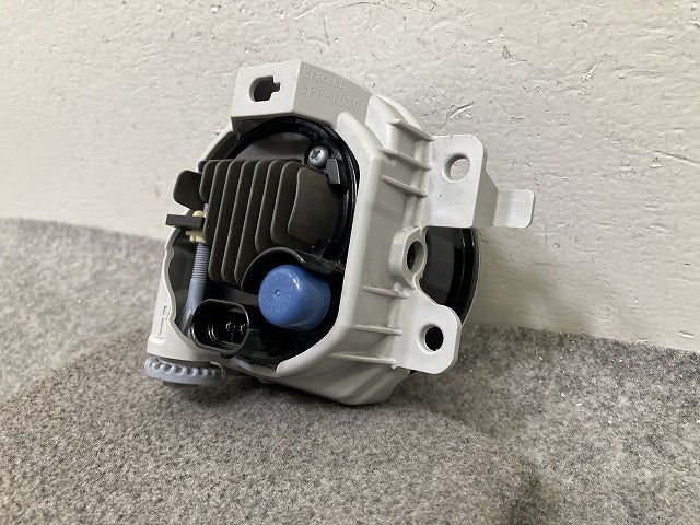 純正 左 フォグランプ/フォグライト LED KOITO 114-11092 81220-B2550 ダイハツ/トヨタ/ホンダ/スバル/スズキ 汎用(151911)