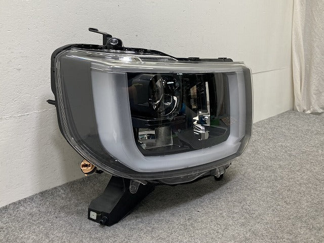 ウェイク LA700S/LA710S 純正 右 ヘッドライト/ランプ LED レベライザー 刻印A1 STANLEY W2664 ダイハツ(151936)