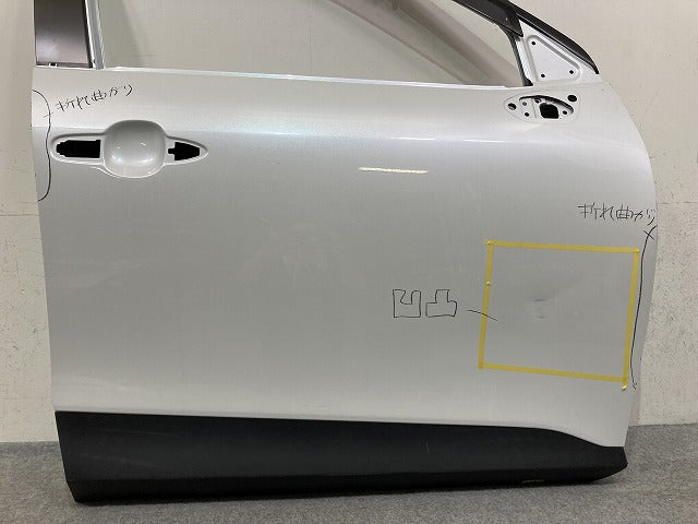 ヤリス KSP210/MXPA10/MXPA15/MXPH10/MXPH15 純正 右 フロント ドア バイザーサイドパネル付 プラチナホワイトパール 089 トヨタ(151939)
