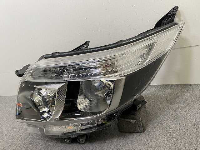 ジャンク!エスクァイア/ノア 80系 ZRR80/ZRR85/ZWR80 前期 左 ヘッドライト/ランプ LED レベ 刻印G ICHIKOH 28-227 81170-28G30(151953)