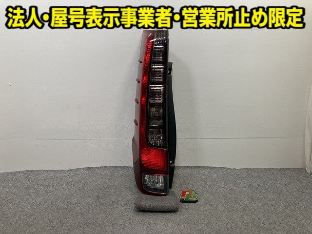 エスクァイア/ノア 80系 ZRR80/ZRR85/ZWR80 純正 前期 左 テールランプ/ライト/レンズ LED 刻印AL KOITO 28-231 トヨタ(151960)