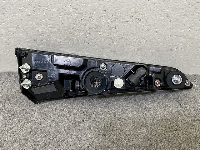 カローラ ツーリング 210 NRE210W/ZRE212W/ZWE214W/ZWE211W 純正 右 テールランプ/ライト/レンズ LED 刻印WB KOITO 12-640 トヨタ(151962)