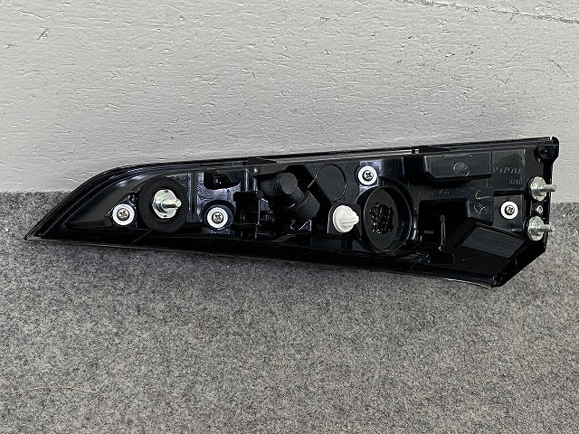 カローラ ツーリング 210系 NRE210W/ZRE212W/ZWE214W/ZWE211W 純正 左 テールランプ/ライト/レンズ LED 刻印WB KOITO 12-640(151964)