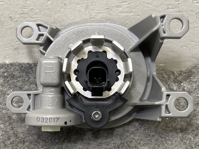 プリウス カローラ ハリアー アルファード クラウン 50系 210系 80系 純正 右 フォグランプ/フォグライト LED KOITO 12-611 トヨタ(151970)