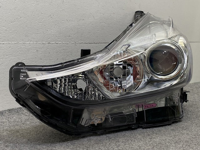 プリウスα ZVW40W/ZVW41W 純正 後期 左 ヘッドライト/ランプ ハロゲン レベライザー 刻印A1 KOITO 47-64 81170-47640 トヨタ(151977)