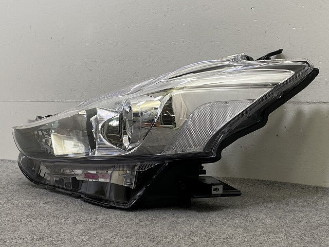 プリウスα ZVW40W/ZVW41W 純正 後期 左 ヘッドライト/ランプ ハロゲン レベライザー 刻印A1 KOITO 47-64 81170-47640 トヨタ(151977)