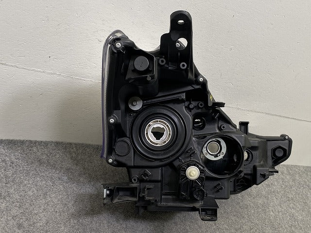 プリウスα ZVW40W/ZVW41W 純正 後期 左 ヘッドライト/ランプ ハロゲン レベライザー 刻印A1 KOITO 47-64 81170-47640 トヨタ(151977)