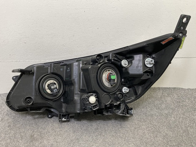 フリード GB5/GB6 純正 前期 右 ヘッドライト/ランプ レベライザーハロゲン STANLEY W2171 ホンダ(152050)