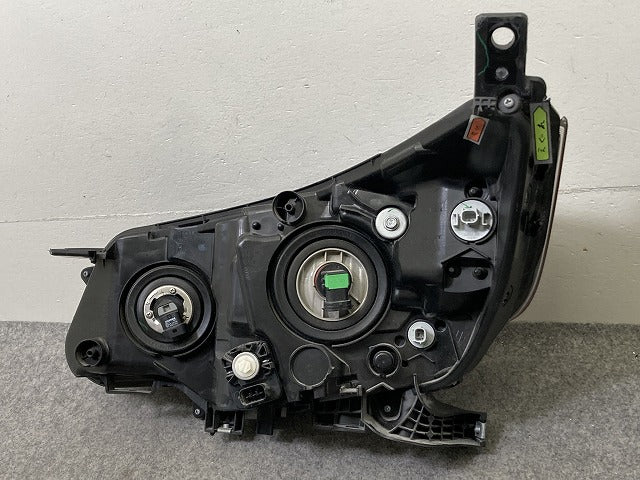 フリード GB5/GB6 純正 前期 右 ヘッドライト/ランプ レベライザーハロゲン STANLEY W2171 ホンダ(152050)