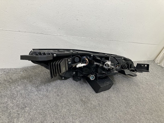 アクア/AQUA MXPK10/MXPK11/MXPK15/MXPK16 純正 左 ヘッドライト/ランプ LED 刻印Y2 KOITO 210-23781 トヨタ(152051)