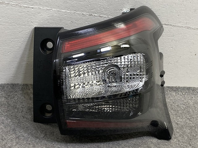 シエンタ 170系/NSP170G/NCP175G/NHP170G 純正 前期 右 テールランプ/ライト/レンズ LED 刻印2 KOITO 52-284 81551-52C90 トヨタ(152054)
