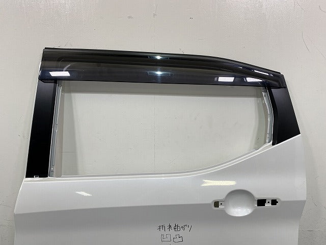 デイズ B43W/B44W/B45W/B46W/B47W/B48W 純正 左 リア ドア バイザー付 ホワイトパール QBB 日産(152106)