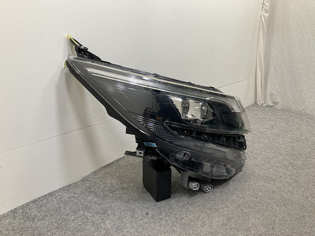 ノア NOAH 80系 ZRR80G/ZRR85G/ZRR80W/ZRR85W 純正 右 ヘッドライト/ランプ LED レベライザー 刻印B ICHIKOH 28-239 81130-28G50(152118)