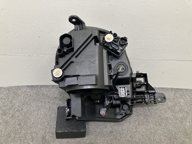 キャスト LA250S/LA260S 純正 左 ヘッドライト/ランプ レベライザー LED 刻印K KOITO 100-69020 81170-B2620 ダイハツ(152119)