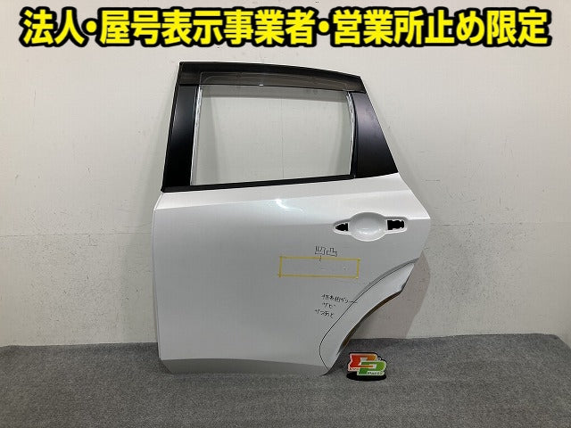 ノート/NOTE E13/SNE13 純正 左 リア ドア バイザー付 ピュアホワイトパール QAC 日産(152143)