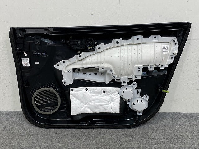 ノート/NOTE E13/SNE13 純正 左 フロント ドアトリム 内張り 助手席 80901 6XJ0A 80901-6XJ1A 素地 日産(152152)