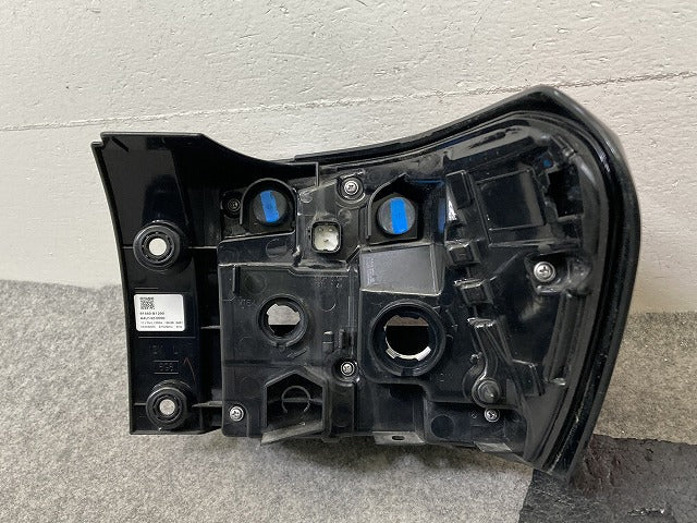 ライズ A200A/A210A/A201A/A202A 純正 左 テールランプ/ライト/レンズ LED 刻印S ICHIKOH D248 トヨタ(152168)