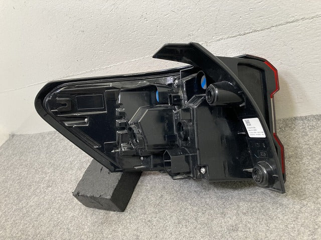 ライズ A200A/A210A/A201A/A202A 純正 右 テールランプ/ライト/レンズ LED 刻印S ICHIKOH D248 トヨタ(152169)