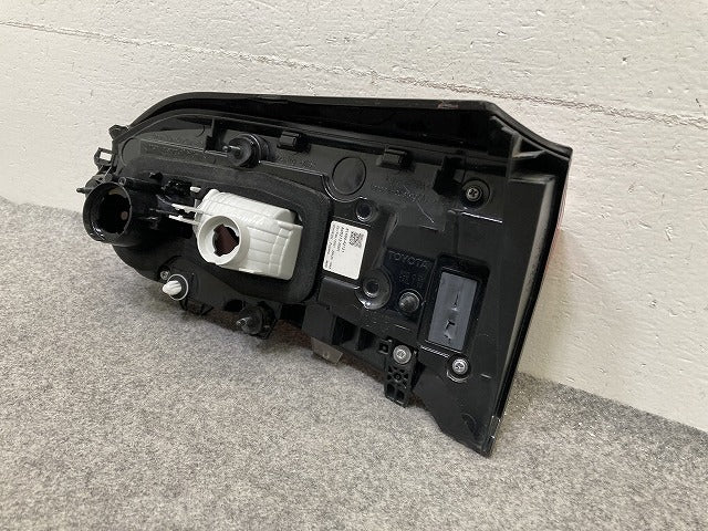 RAV4 ラブ4 50系 MXAA52/MXAA54/AXAH52/AXAH54 純正 右 テールランプ/ライト/レンズ ハロゲン 刻印L3 ICHIKOH 42-98 トヨタ(152170)