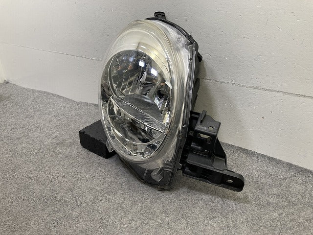 キャスト LA250S/LA260S 純正 右 ヘッドライト/ランプ ハロゲン レベライザー KOITO 100-69021 81130-B2600 ダイハツ(152176)