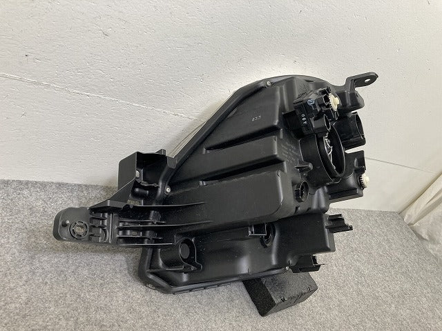 キャスト LA250S/LA260S 純正 右 ヘッドライト/ランプ ハロゲン レベライザー KOITO 100-69021 81130-B2600 ダイハツ(152176)