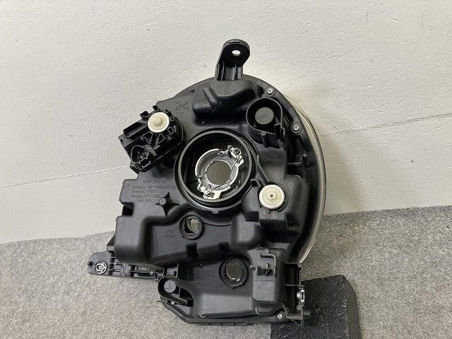 キャスト LA250S/LA260S 純正 右 ヘッドライト/ランプ ハロゲン レベライザー KOITO 100-69021 81130-B2600 ダイハツ(152176)