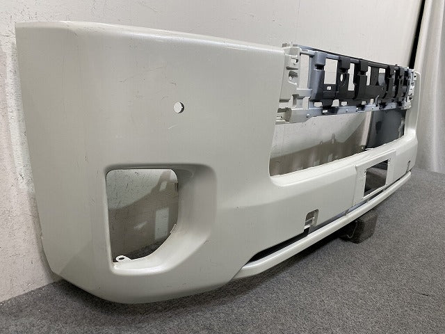 ハイエース 200系/4型/5型/6型/標準 純正 後期 フロント バンパー 52119-26650 ホワイトパールクリスタルシャイン 070 トヨタ(152185)
