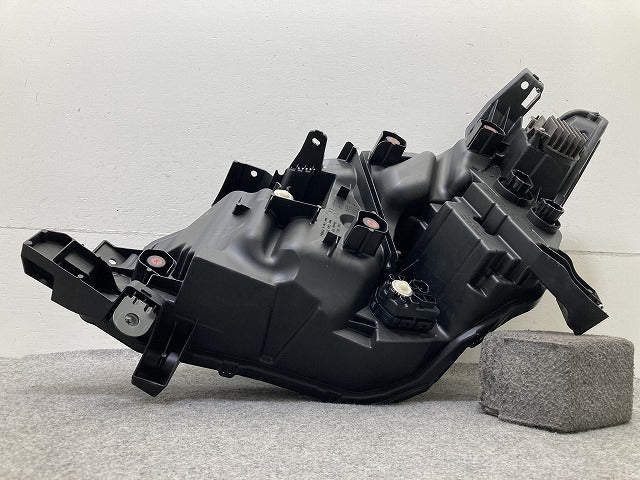 セレナ C28/GC28/FC28/GFC28 純正 右 ヘッドライト/ランプ LED レベライザー 刻印E RH KOITO 100-2379Y 日産(152194)