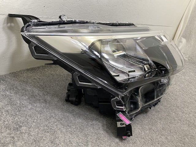 ルーミー M900A/M910A 純正 後期 右 ヘッドライト/ランプ LED
